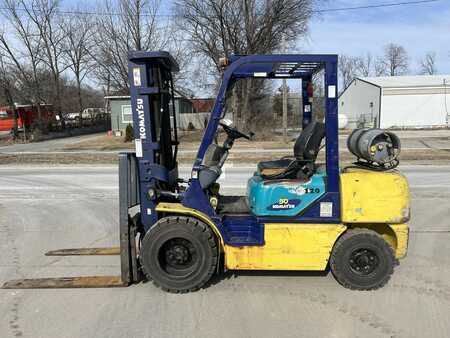 Carretilla elevadora diésel 2002  Komatsu FG30HT-12 (1)