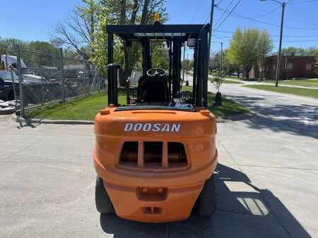 Diesel Forklifts 2013  Doosan D40S-5 (2)