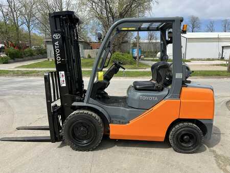 Diesel Forklifts 2014  Toyota 8FGU30 (1)
