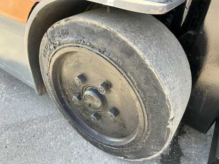 4 Wheels 2012  Toyota 7FBEU20 (8)