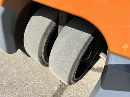 4 Wheels 2012  Toyota 7FBEU20 (9)