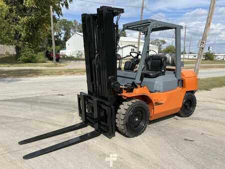 Diesel Forklifts 2010  Toyota 7FGU35 (1)