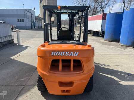 Diesel Forklifts 2012  Doosan D50C-5 (2)
