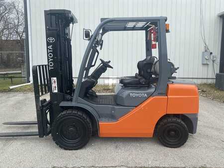 Diesel Forklifts 2013  Toyota 8FGU30 (1)