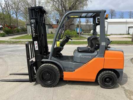 Diesel Forklifts 2014  Toyota 8FGU30 (1)