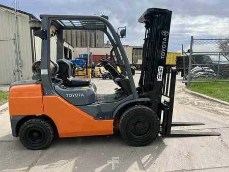 Diesel Forklifts 2014  Toyota 8FGU30 (3)