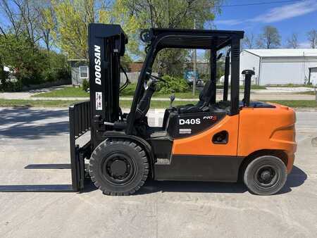 Diesel heftrucks 2013  Doosan D40S-5 (1)