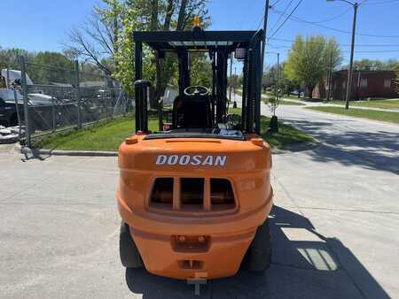 Diesel heftrucks 2013  Doosan D40S-5 (2)
