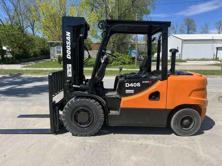 Diesel gaffeltruck 2013  Doosan D40S-5 (1)