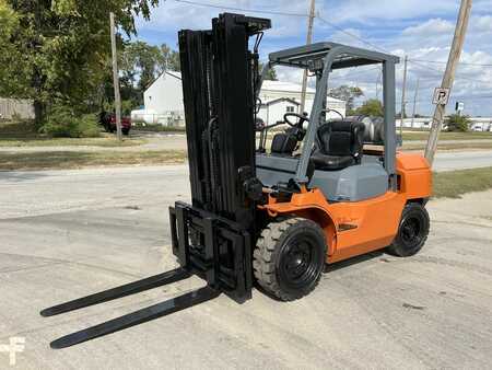 Diesel Forklifts 2010  Toyota 7FGU35 (1)