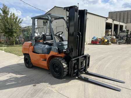 Diesel Forklifts 2010  Toyota 7FGU35 (3)