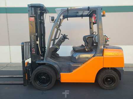 Propane Forklifts 2011  Toyota 8FGU30 (1)