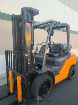 Propane Forklifts 2011  Toyota 8FGU30 (2)