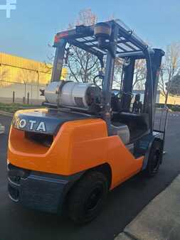 Propane Forklifts 2011  Toyota 8FGU30 (3)