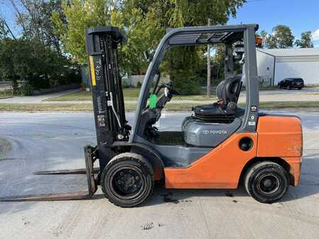 Carretilla elevadora diésel 2017  Toyota 8FDU32 (1)