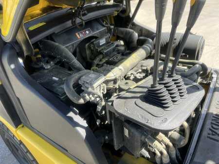 Montacargas GLP 2015  Hyundai 25L-7A (15)