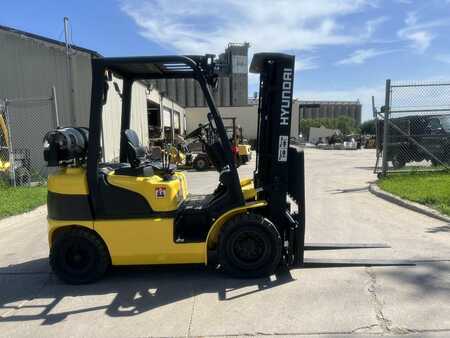 Montacargas GLP 2015  Hyundai 25L-7A (3)