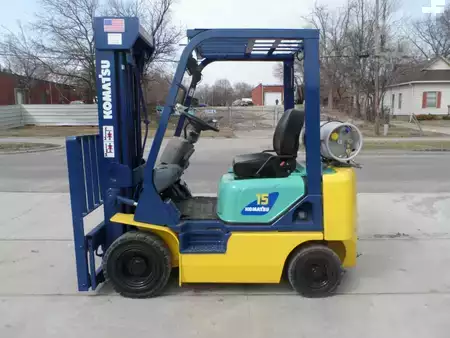Carretillas Gasolina 2002  Komatsu FG15HC-16 (1)