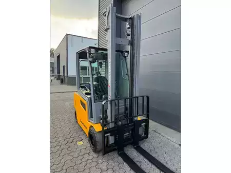 4-wiel elektrische heftrucks 2019  Jungheinrich EFG320 2 ton elektrische heftruck (2)