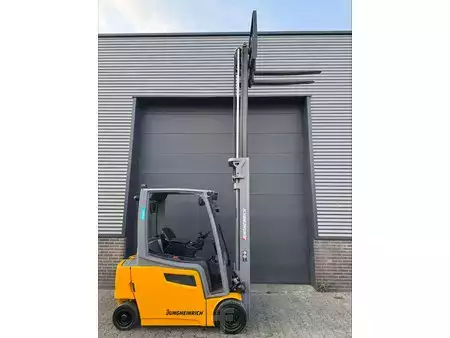 4-wiel elektrische heftrucks 2019  Jungheinrich EFG320 2 ton elektrische heftruck (5)