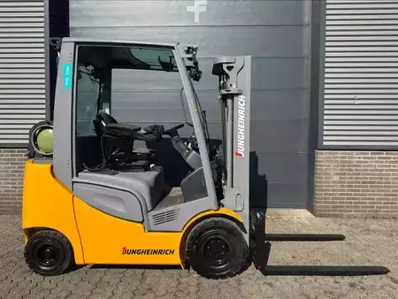 LPG heftrucks 2019  Jungheinrich TFG 320s 2 ton LPG heftruck (1)