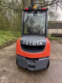 Wózki widłowe diesel 2014  Toyota 02-8FDF30 (11)