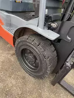 Wózki widłowe diesel 2014  Toyota 02-8FDF30 (3)