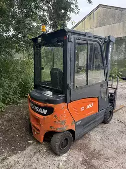 Eléctrico - 4 rodas 2015  Doosan B20X-7 (12)
