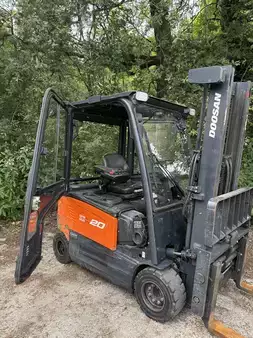 Eléctrico - 4 rodas 2015  Doosan B20X-7 (7)