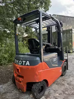 Eléctrico - 4 rodas 2015  Toyota 8FBMKT30 (5)
