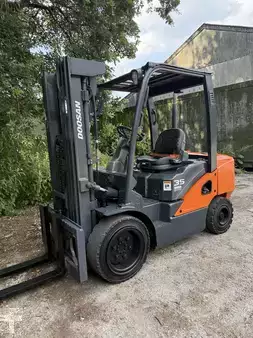 Diesel heftrucks 2019  Doosan D35SC-7 (1)