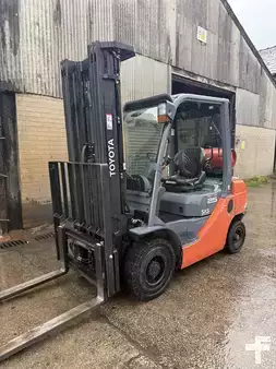 LPG heftrucks 2013  Toyota 02-8FGF25 (1)