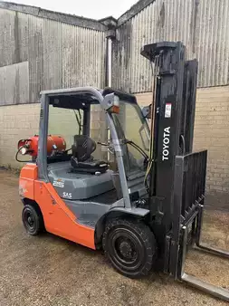 LPG heftrucks 2013  Toyota 02-8FGF25 (4)