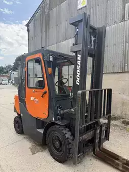 Diesel heftrucks 2018  Doosan D25GP (6)