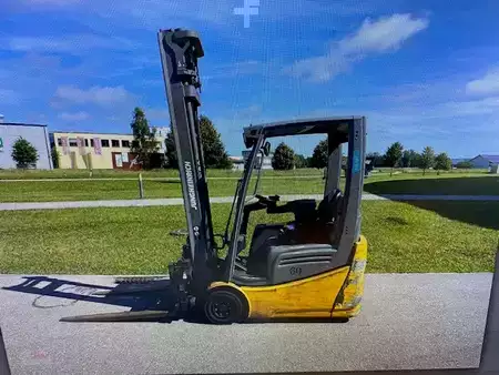 Elektro 3 Rad 2017  Jungheinrich EFG 215 (1)