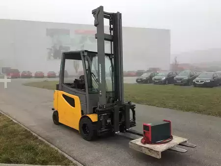 Elektro 4 Rad 2017  Jungheinrich EFGS30S (11)