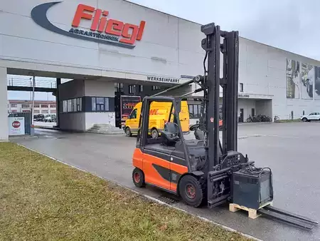 Elektro 4 Rad 2012  Linde E30-01 (6)