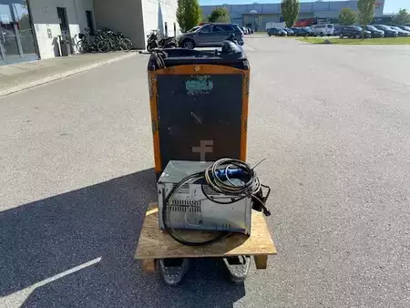 Carrelli elevatori per container 2006  Still SU 20 (11)