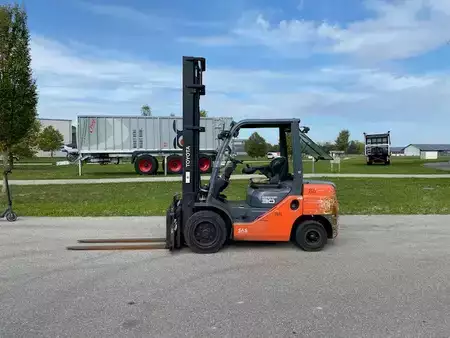 Carrelli elevatori diesel 2019  Toyota 06-8 FD30F (2)
