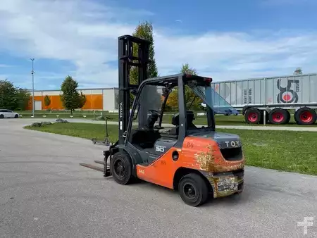 Carrelli elevatori diesel 2019  Toyota 06-8 FD30F (3)