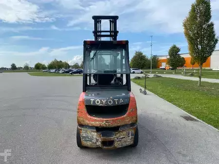 Carrelli elevatori diesel 2019  Toyota 06-8 FD30F (4)