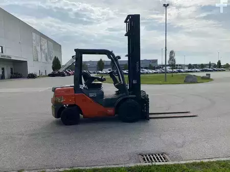 Carrelli elevatori diesel 2019  Toyota 06-8 FD30F (6)