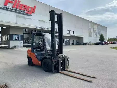 Carrelli elevatori diesel 2019  Toyota 06-8 FD30F (7)