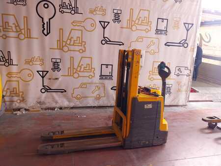 Gerbeurs - Jungheinrich EJD220 (4)