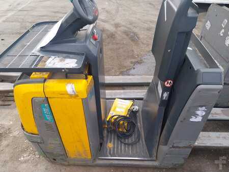 Horizontale orderpickers 2017  Jungheinrich ECE225HP (1)