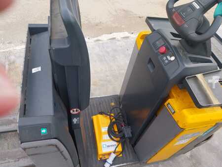 Horizontale orderpickers 2017  Jungheinrich ECE225HP (3)