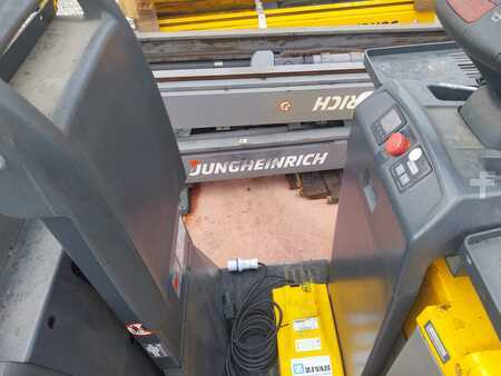 Horizontale orderpickers 2017  Jungheinrich ECE225HP (3)