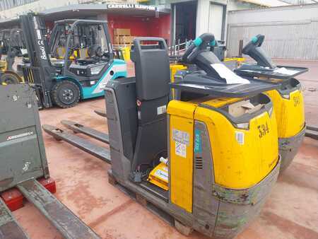 Horizontale orderpickers 2017  Jungheinrich ECE225HP (1)