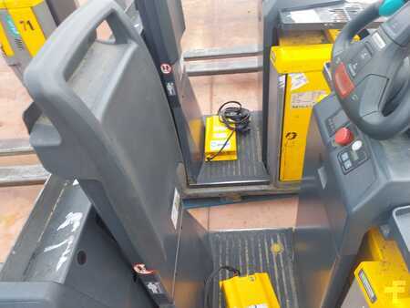 Horizontale orderpickers 2017  Jungheinrich ECE225HP (3)