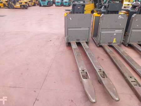 Horizontale orderpickers 2017  Jungheinrich ECE225HP (5)